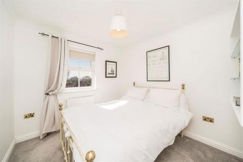 25 Barlow Drive, London, SE18 4NE
