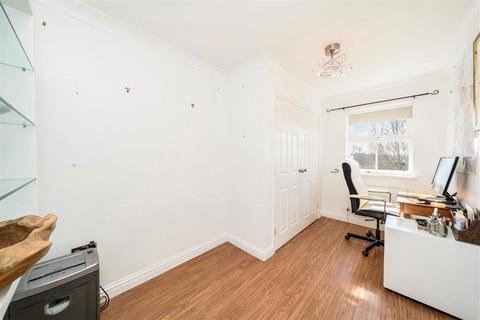 25 Barlow Drive, London, SE18 4NE