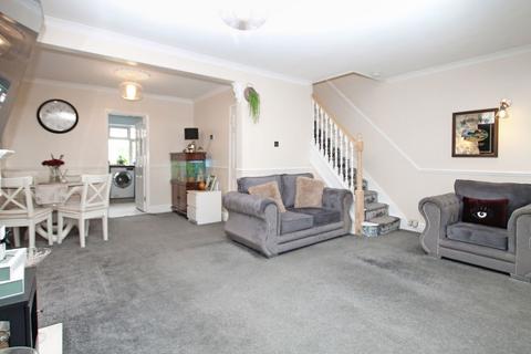 18 Newtons Close, Rainham, RM13 7AX
