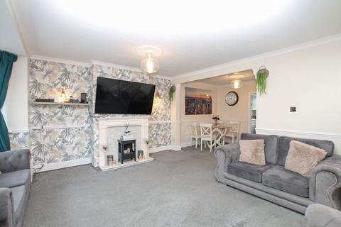 18 Newtons Close, Rainham, RM13 7AX