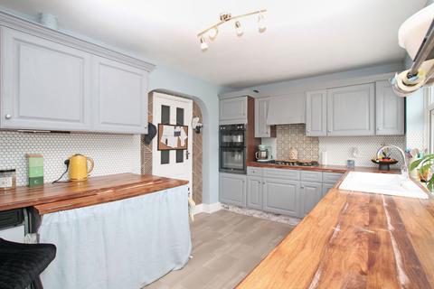 18 Newtons Close, Rainham, RM13 7AX