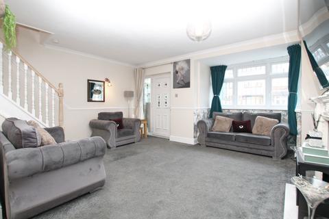 18 Newtons Close, Rainham, RM13 7AX