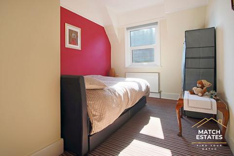 2 bedroom flat for sale, Manor Road, Folkestone CT20