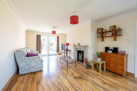 undefined, Syderstone