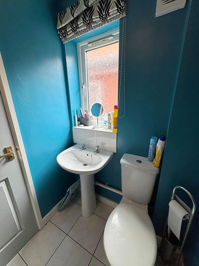 Shower room to WC (1)