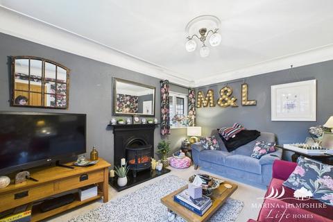 8 Beaver Close, Chichester, PO19 3QU