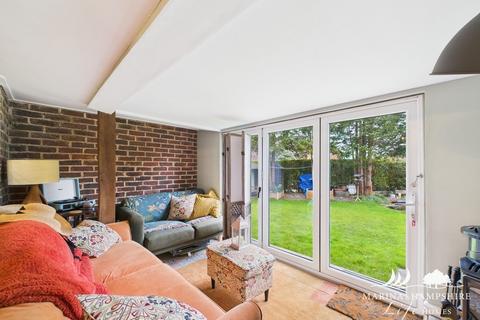 8 Beaver Close, Chichester, PO19 3QU