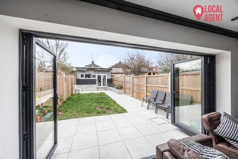 4 bedroom terraced house for sale, Woodbrook Road, London, SE2