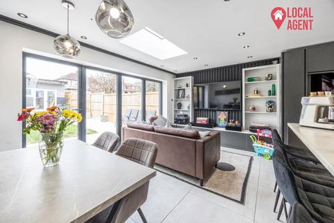4 bedroom terraced house for sale, Woodbrook Road, London, SE2
