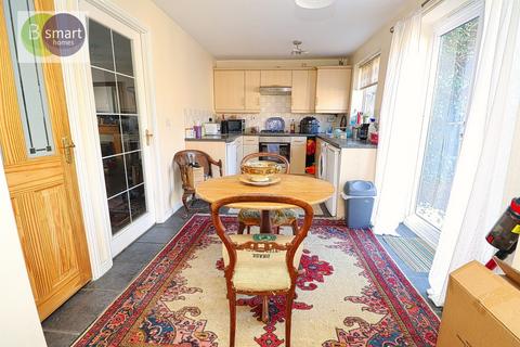 3 bedroom semi-detached house for sale, Moat House Way, Doncaster DN12