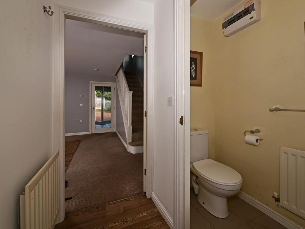 39 MOATHOUSE WAY ENTRANCE HALL &amp; WC02