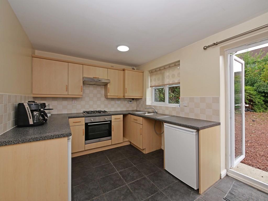 39 MOATHOUSE WAY KITCHEN02 copy