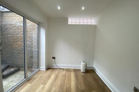 1 bedroom flat to rent, Clifden Road, Hackney, E9