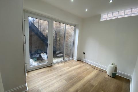 1 bedroom flat to rent, Clifden Road, Hackney, E9