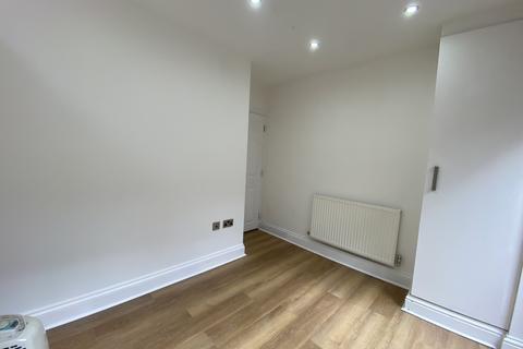 1 bedroom flat to rent, Clifden Road, Hackney, E9
