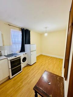 Studio to rent, 231-233 Hoe Street
