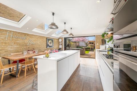 5 Yalding Road, London, SE16 3SS