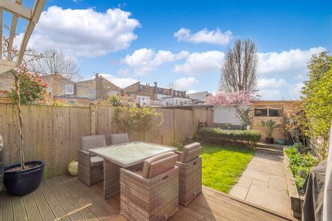 5 Yalding Road, London, SE16 3SS