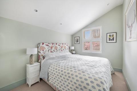 5 Yalding Road, London, SE16 3SS