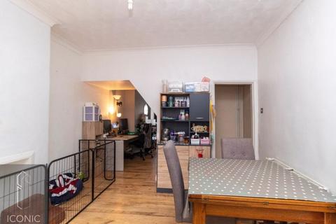 3 bedroom end of terrace house for sale, Churchill Road, Norwich