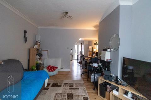 3 bedroom end of terrace house for sale, Churchill Road, Norwich