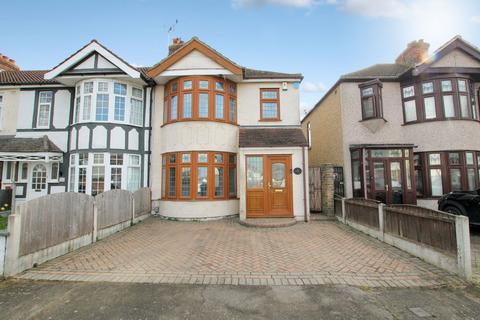 25 Beulah Road, Hornchurch, RM12 4YR