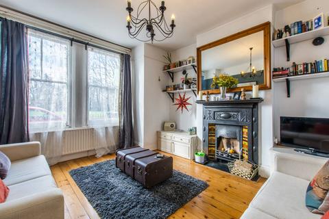 2 bedroom flat to rent, Emmanuel Road, Hyde Farm Estate, London, SW12