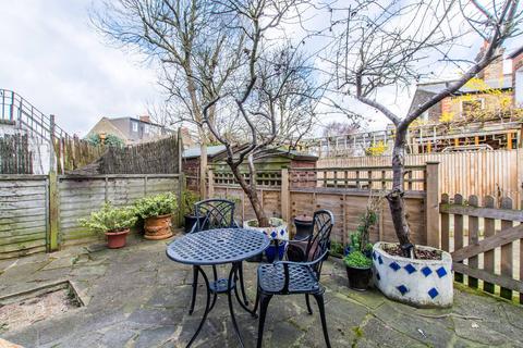 2 bedroom flat to rent, Emmanuel Road, Hyde Farm Estate, London, SW12