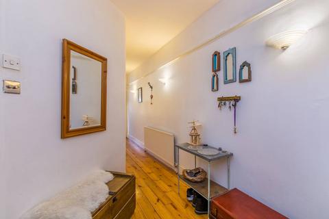 2 bedroom flat to rent, Emmanuel Road, Hyde Farm Estate, London, SW12