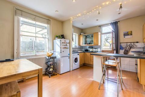 2 bedroom flat to rent, Emmanuel Road, Hyde Farm Estate, London, SW12