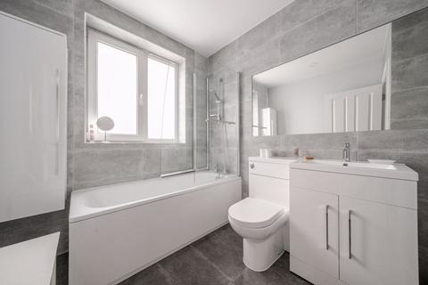 18 Parkview Road, London, SE9 3QW