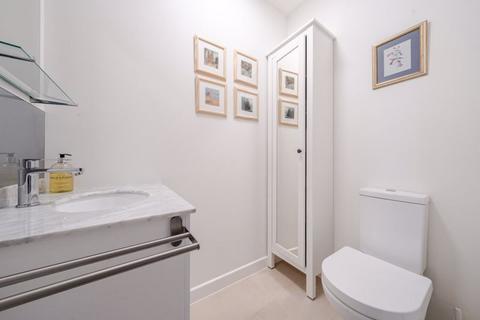 18 Parkview Road, London, SE9 3QW