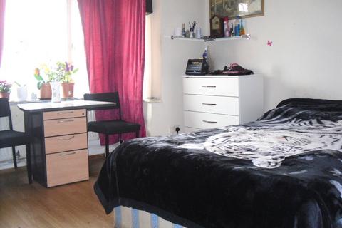 12 The Circle, London, NW2 7QS
