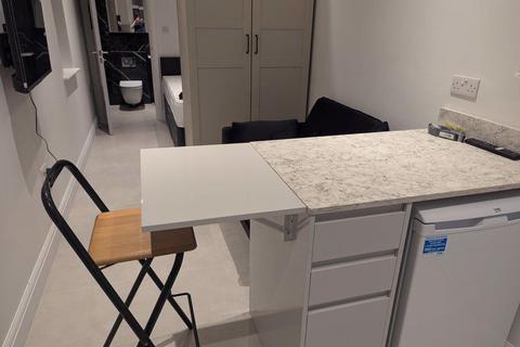 Property to rent, Whitchurch Lane, Edgware HA8
