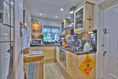 3 bedroom property to rent, Elm Park Road, Pinner HA5
