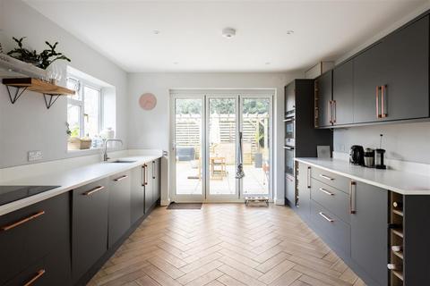 5 bedroom detached house for sale, Highland Road, Haywards Heath