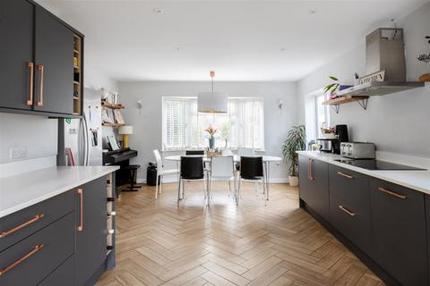 5 bedroom detached house for sale, Highland Road, Haywards Heath