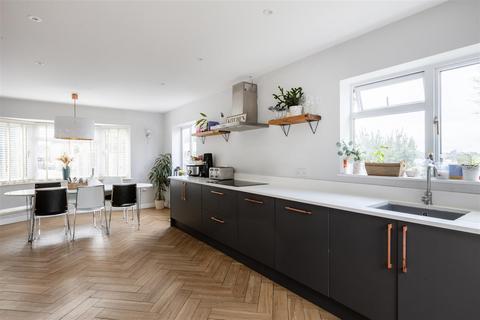 5 bedroom detached house for sale, Highland Road, Haywards Heath