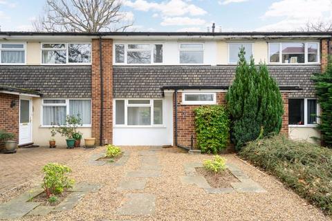 3 bedroom terraced house to rent, Station Avenue, Walton-On-Thames