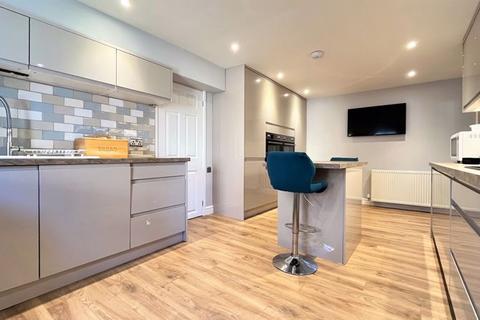 3 bedroom retirement property for sale, Victoria Court, Silver Street, Ilminster, Somerset TA19