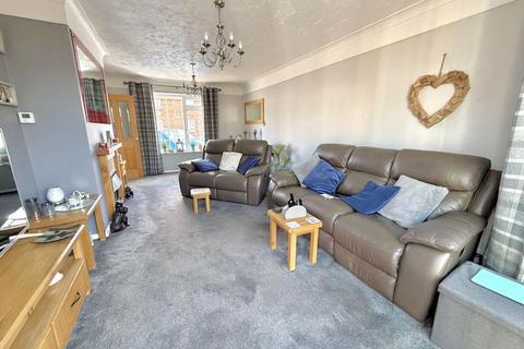 3 bedroom semi-detached house for sale, Cades Lane, Luton