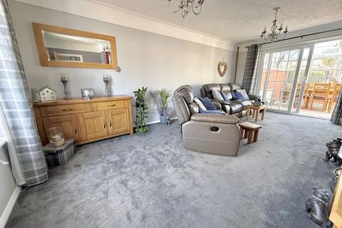 3 bedroom semi-detached house for sale, Cades Lane, Luton