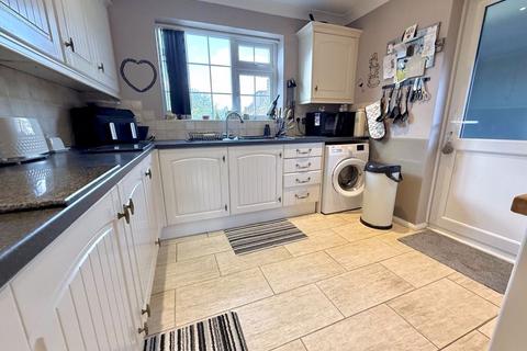 3 bedroom semi-detached house for sale, Cades Lane, Luton