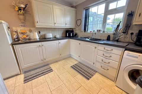 3 bedroom semi-detached house for sale, Cades Lane, Luton