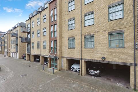 2 bedroom flat to rent, Hewetts Quay