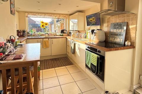 3 bedroom semi-detached house for sale, Elmbridge Road, Longlevens, Gloucester