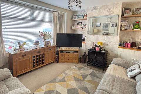 3 bedroom semi-detached house for sale, Elmbridge Road, Longlevens, Gloucester