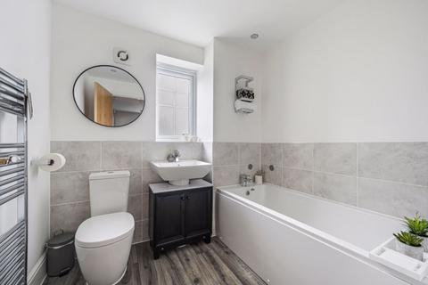 43 Fairway, Standish, Wigan, WN6 0UY