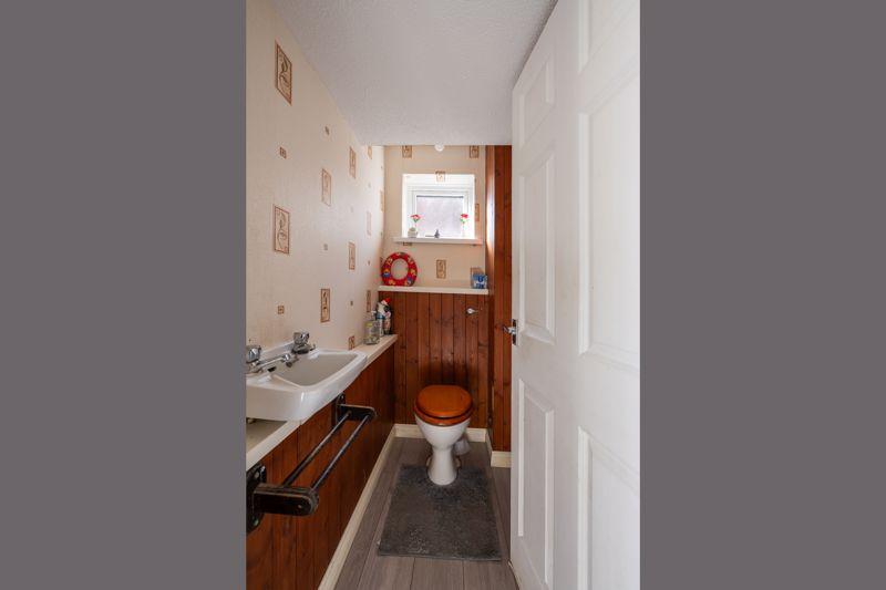 Cloakroom/wc
