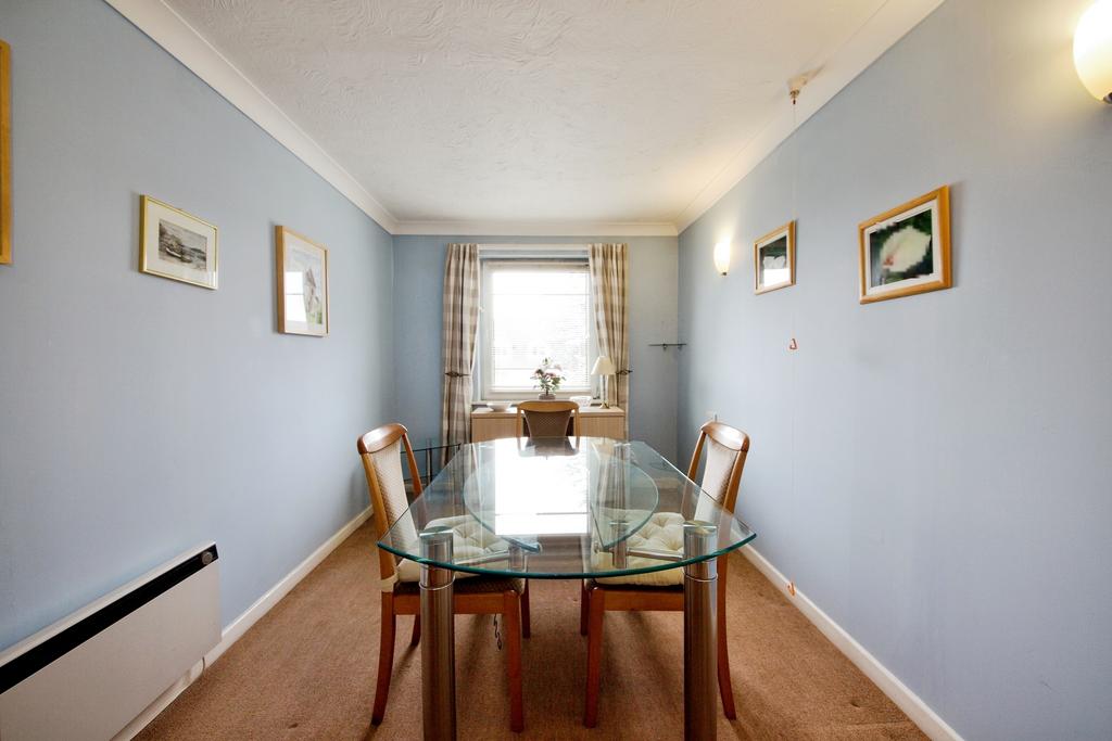 Bedroom/Dining Room